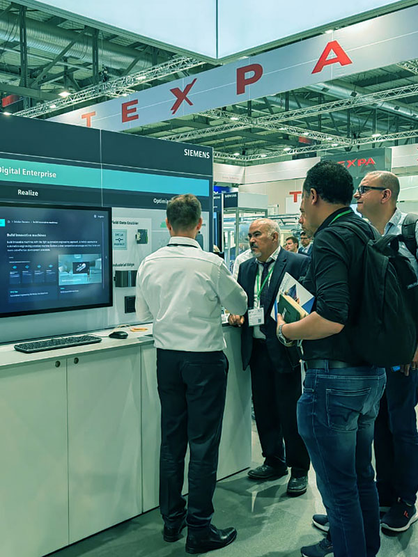 Le neotex 4.0 center membre de l’équipe MFCPOLE en visite du salon ITMA 2023